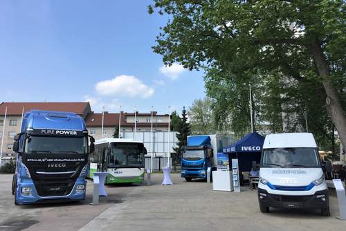 На конференции Европейской Транспортной сети TEN-T Days, проведенной в Любляне, Словения, компания IVECO, под эгидой Генерального директората по мобильности и транспорту при Европейской комиссии, показала свои газовые фургоны, грузовики и автобусы