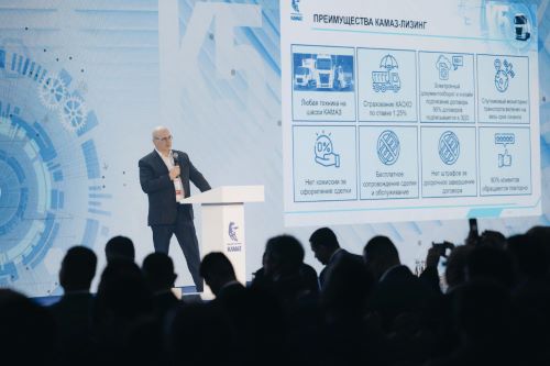 Генеральный директор АО «Лизинговая компания «КАМАЗ» Андрей Гладков представил результаты реализации госпрограммы «Льготный лизинг» - на XXV конференции официальных дилеров и партнеров ПАО «КАМАЗ». 